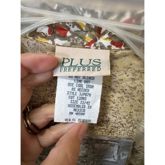 Womens Plus Preferred Top Plus Size 22 42 Button Front Short Sleeve NWT - Picture 3 of 4